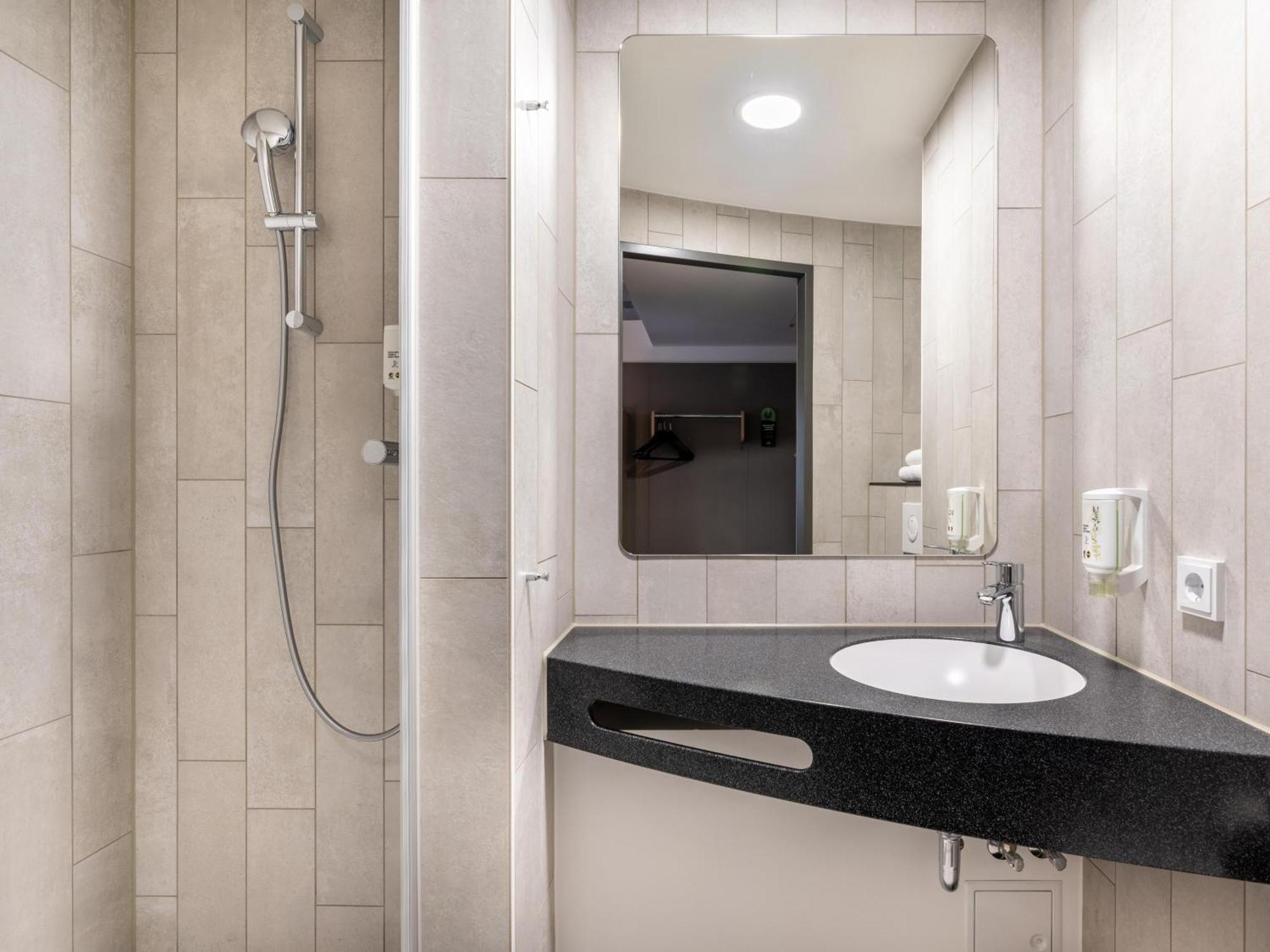 B&B Hotel Wien-St-Marx ภายนอก รูปภาพ